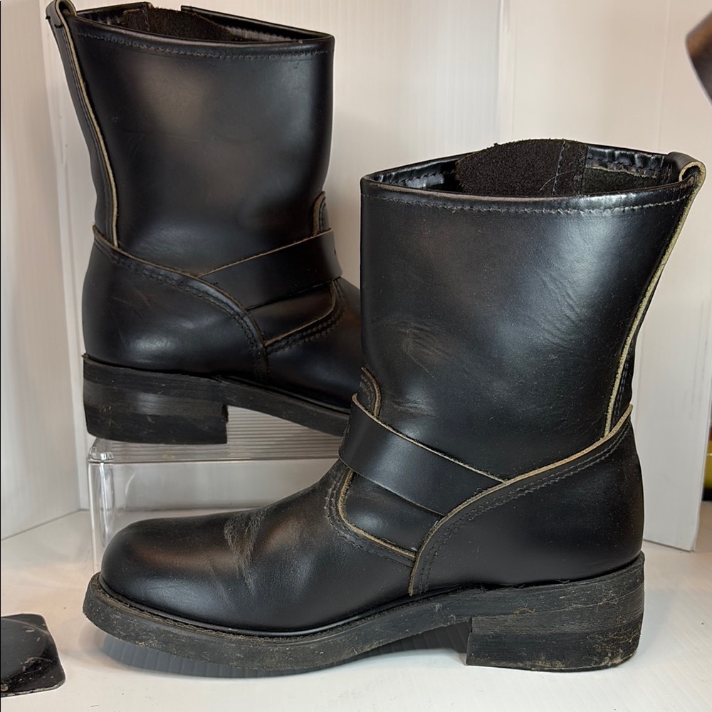 Walker vintage‎ 6.5 Black Ankle Boots. Stored with paper in. Barely worn 50